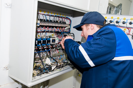 Electrician at voltage adjusting work