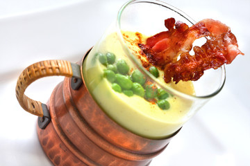 Kartoffel-Safran-Kurkuma-Suppe mit Bacon