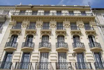 Fototapeta na wymiar Ozdobny fasada budynku w Nicei. Provence. Francja