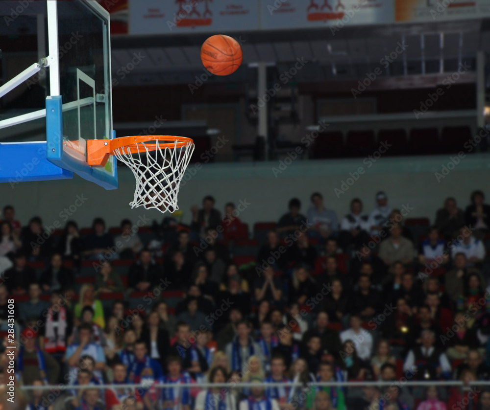 Wall mural Basketball, exact throw of a ball in a basket