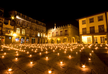 Fototapeta na wymiar Night view of Praça Santiago in the center of Guimaraes city in
