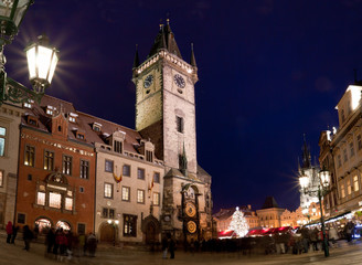 Fototapeta na wymiar Przedświąteczny gwar. Rynek Starego Miasta w Pradze.