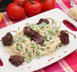 Nudelsalat mit Geflügelleber