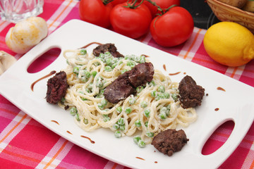 Nudelsalat mit Geflügelleber