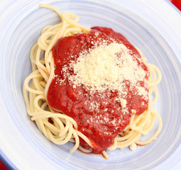 Nudeln mit Tomatensoße