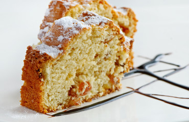 cake with raisins