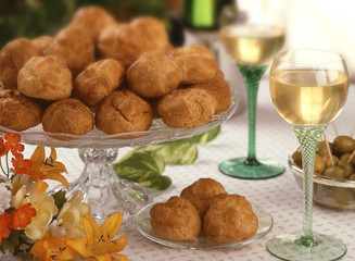 Gougères et vin blanc © Marie