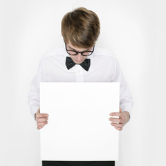 Mann mit Schild