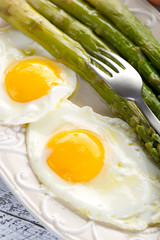 asparagus with eggs-asparagi con uova