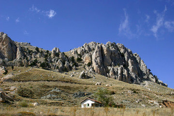 Fototapeta na wymiar house on a hillside