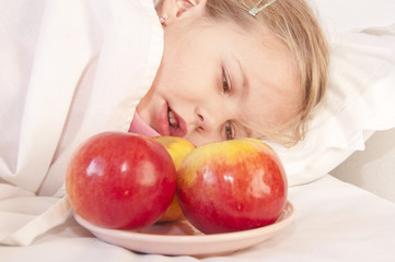 Fototapeta na wymiar Apples for breakfast after a sleep