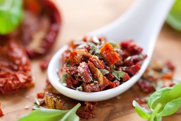 dried tomatoes and basil
