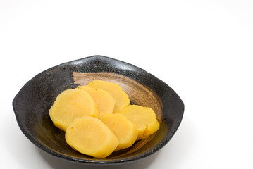 皿の上のたくあん