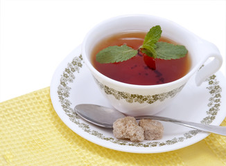 Чай с мятой и коричневым сахаром