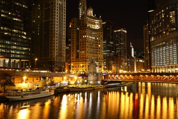 Fototapeta na wymiar Riverside Downtown Chicago / USA