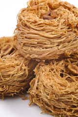 Obraz premium Fresh delicious arabic sweets, kanafeh, close-up shot