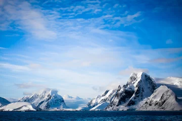 Fototapete Antarktis Schöne schneebedeckte Berge