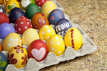 Viele bunte Ostereier