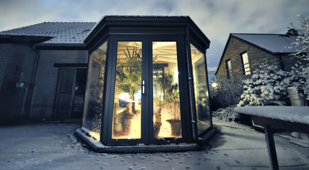 terasse et veranda sous la neige - 28494293