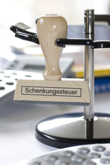 Stempel mit der Aufschrift Schenkungssteuer