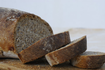 selbstgebackenes Brot, frisch aufgeschnitten