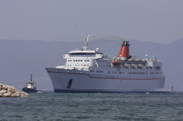 Fototapeta na wymiar Passenger ferry and tug boat