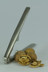 Walnüsse mit Nußknacker