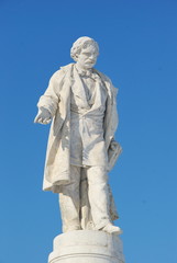 statua di Ion Heliade Radulescu a Bucarest