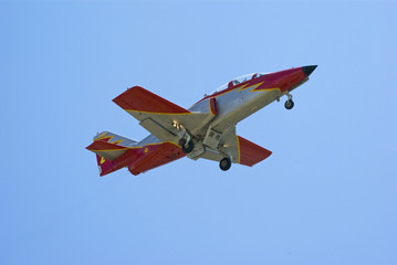 Avion de combate acrobatico