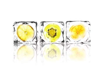 Meubelstickers Fruit in het blok ijs © Pixxs