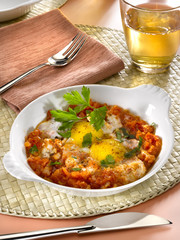 oeuf frit à la sauce aux épices - fried egg and spicy sauce