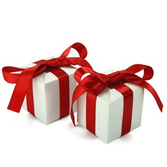 2 weiße Geschenke