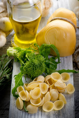 orecchiette e cime di rape crude