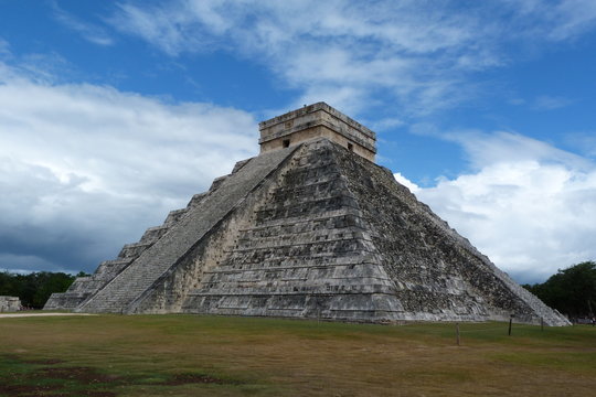Chichen Itza ruins. Pyramid of Kukulkan (El Castillo).