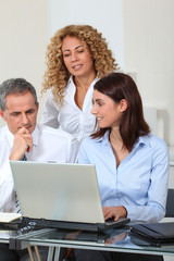 Obraz premium Business team working on business presentation