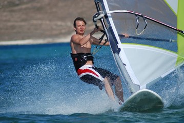 Naklejka premium windsurfing on the move