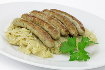 Nürnberger Rostbratwürstchen auf Sauerkraut