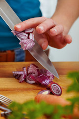 Wipe onion rings from a knife