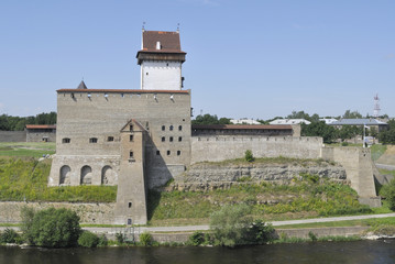 Вид на замок Германа в городе Нарва. Эстония