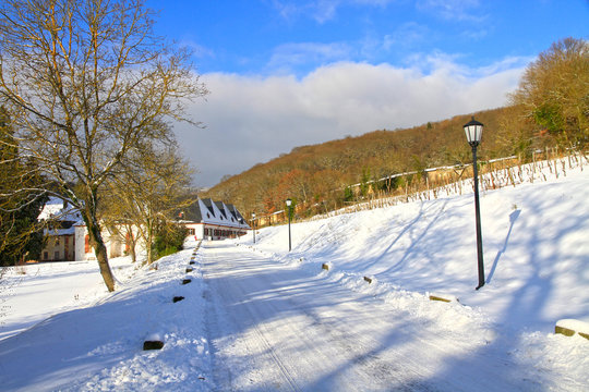 Gehweg im Winter