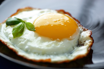 Scrambled eggs on a plate