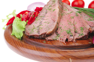 beef on wooden plate with peppers