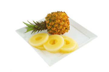 raw pineapple and slices
