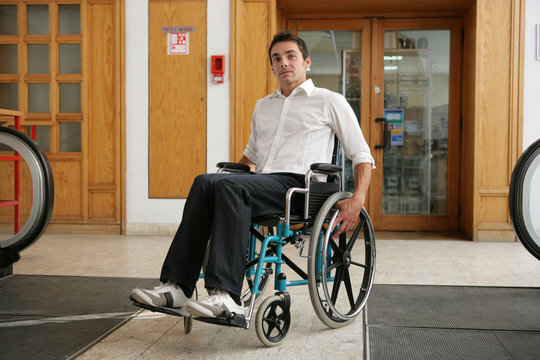 Handicap escalier mécanique