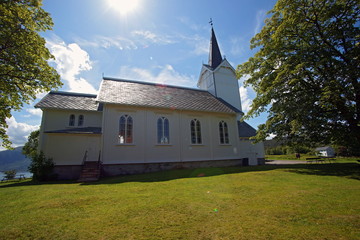 Fototapeta na wymiar Kirche von Kvernes