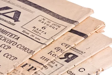 Crédence de cuisine en verre imprimé Journaux Vieux journaux russes