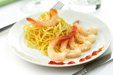 Spaghetti with shrimps