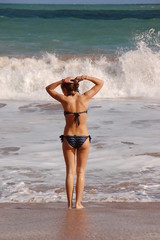 L'adolescente à la plage