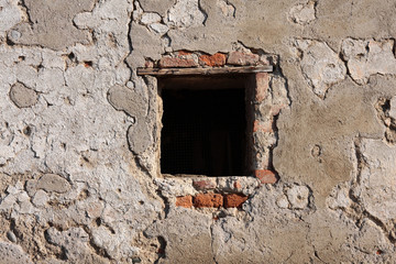 finestra di una vecchia casa