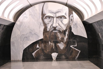 Мозаичный портрет Достоевского на станции метро.